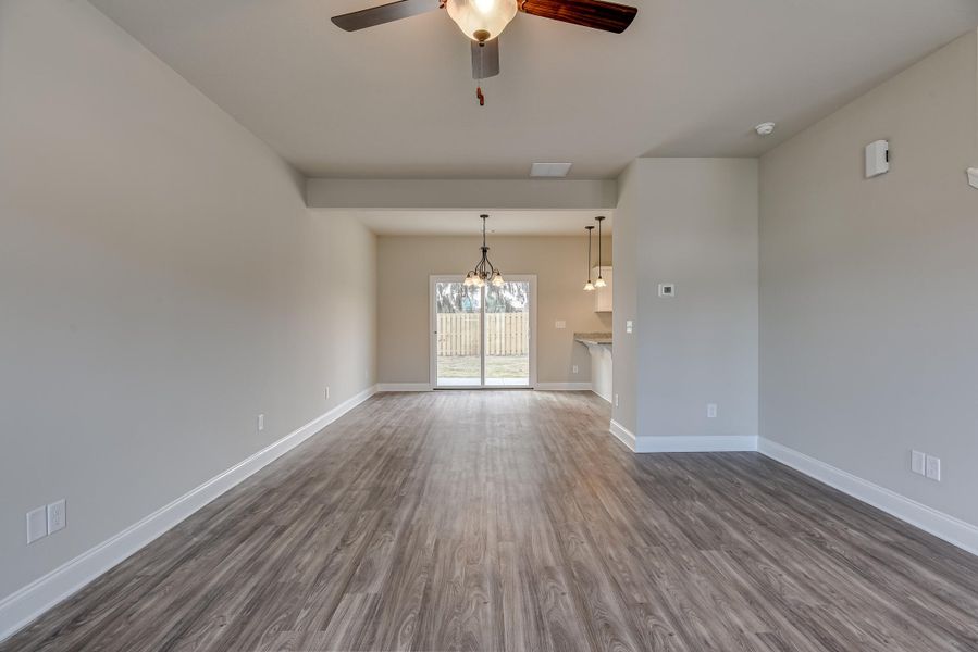 Spacious, unfurnished interior of a new home in , Edgefield (Image 9).