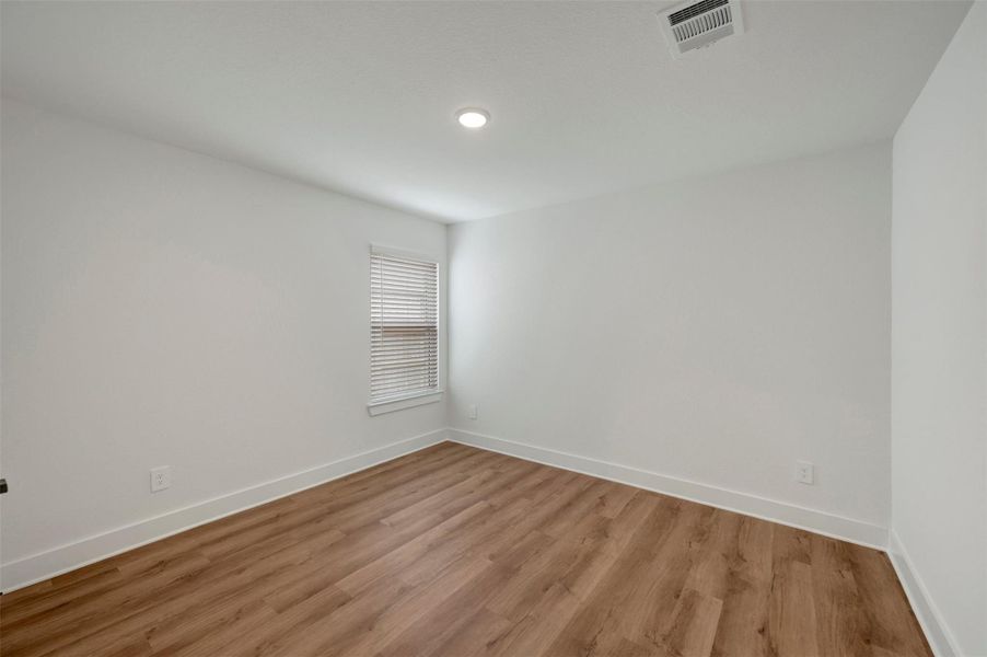 Spacious, unfurnished interior of a new home in Sorella, Tomball (Image 38).