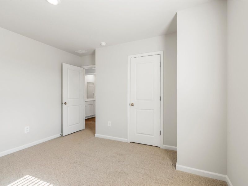 Spacious, unfurnished interior of a new home in Pleasant Brook, Piedmont (Image 26).