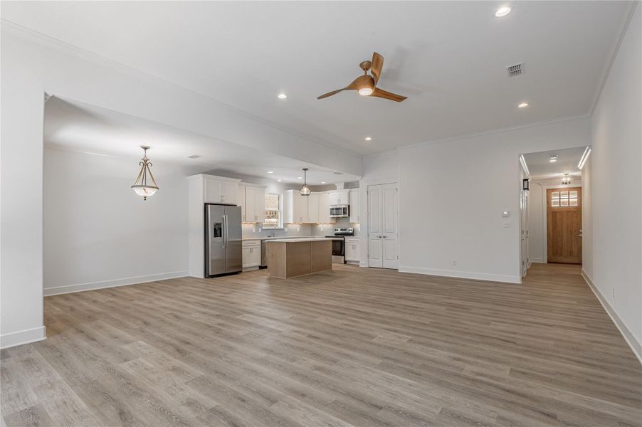 Spacious, unfurnished interior of a new home in , Nacogdoches (Image 18).