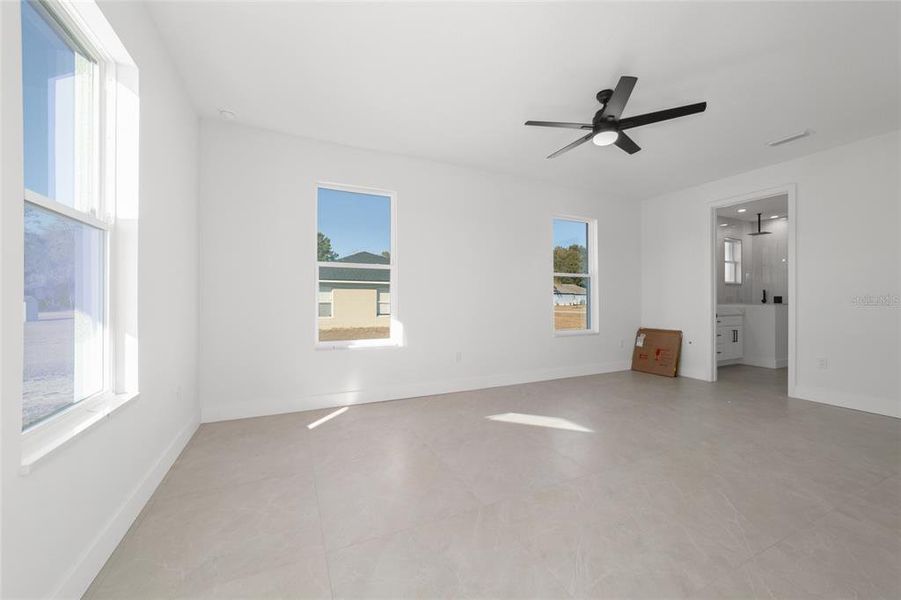 Spacious, unfurnished interior of a new home in , Ocala (Image 48).