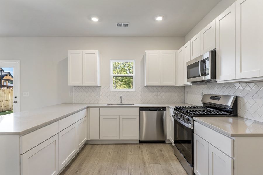 Furnished interior view inside a new home in Richmond Hill, Inman (Image 8).