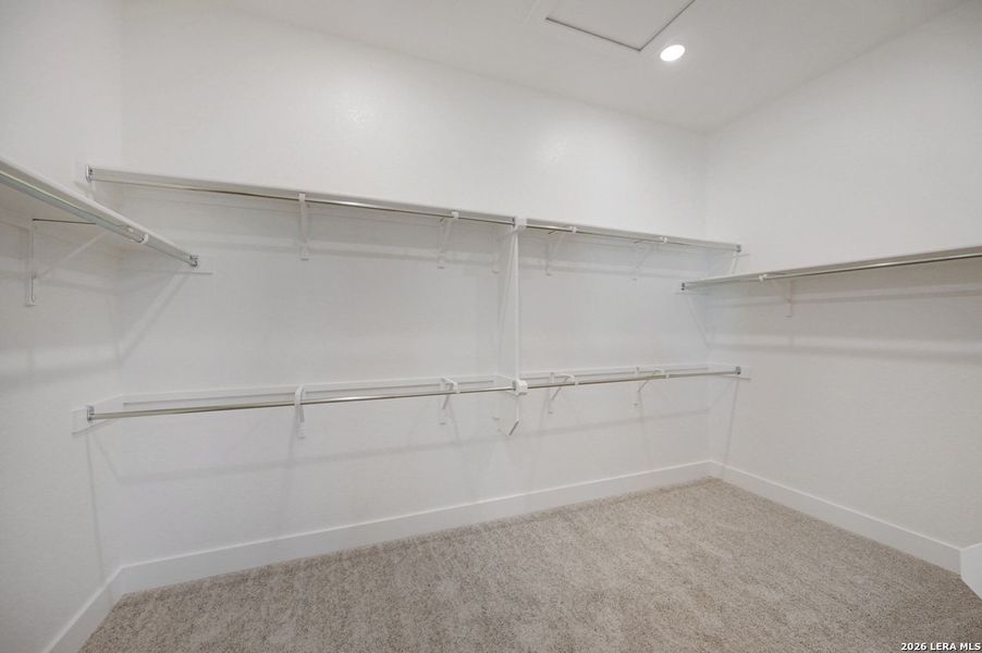 Spacious, unfurnished interior of a new home in Davis Ranch, San Antonio (Image 26).