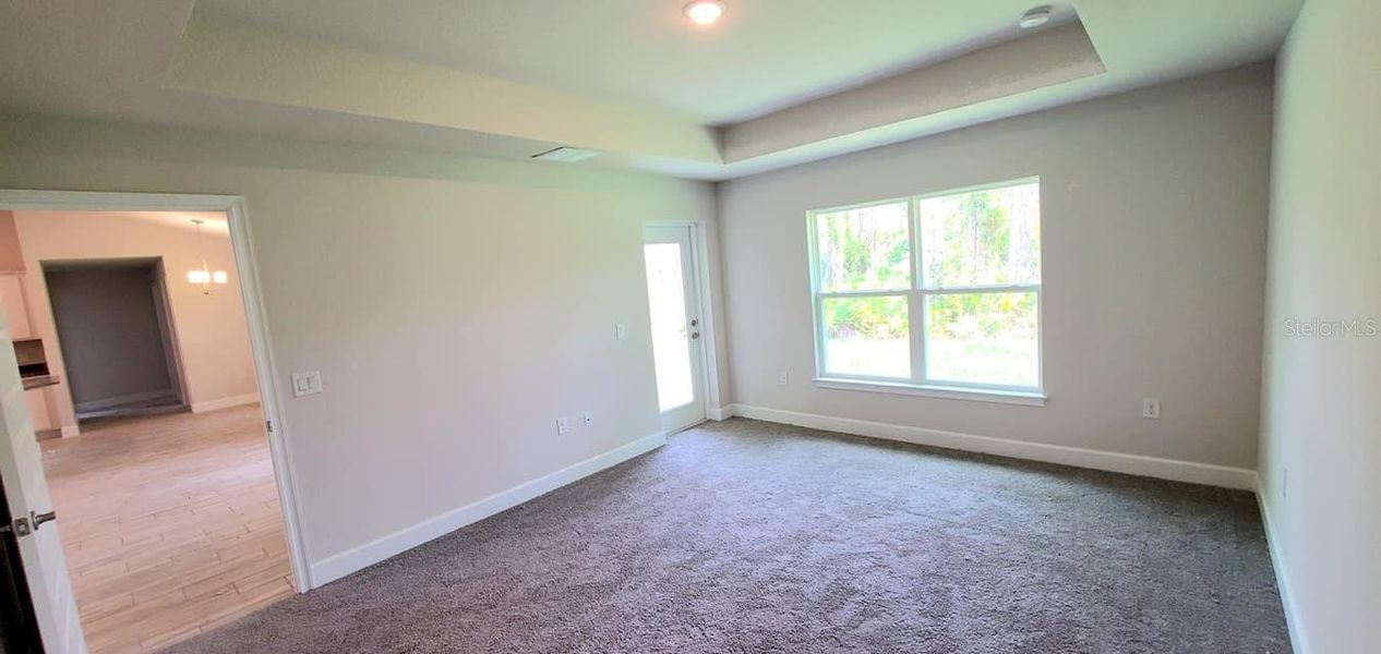 Spacious, unfurnished interior of a new home in Port Charlotte, Port Charlotte (Image 10).