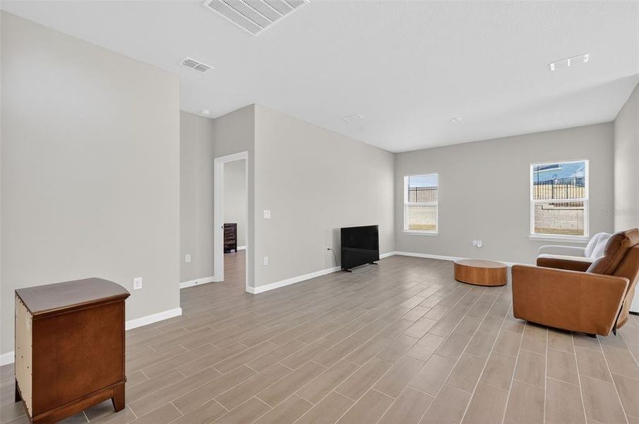 Spacious, unfurnished interior of a new home in , Lady Lake (Image 24).