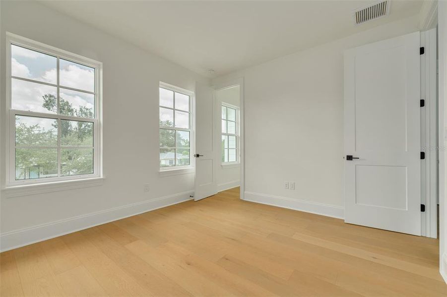 Spacious, unfurnished interior of a new home in , St. Petersburg (Image 22).