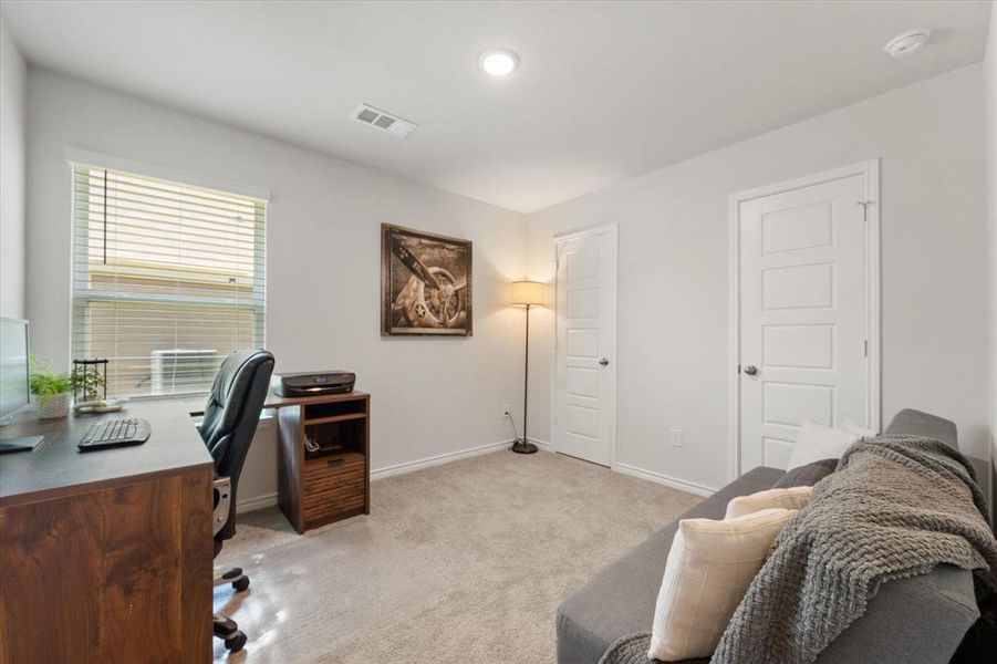 Furnished interior view inside a new home in Deer Creek, Fort Worth (Image 26).