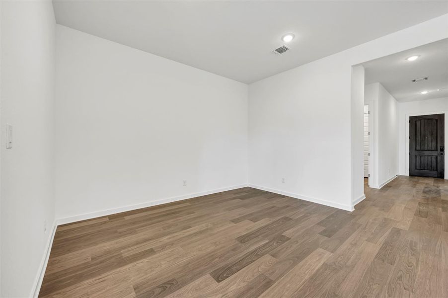 Spacious, unfurnished interior of a new home in Heritage, Dripping Springs (Image 23).