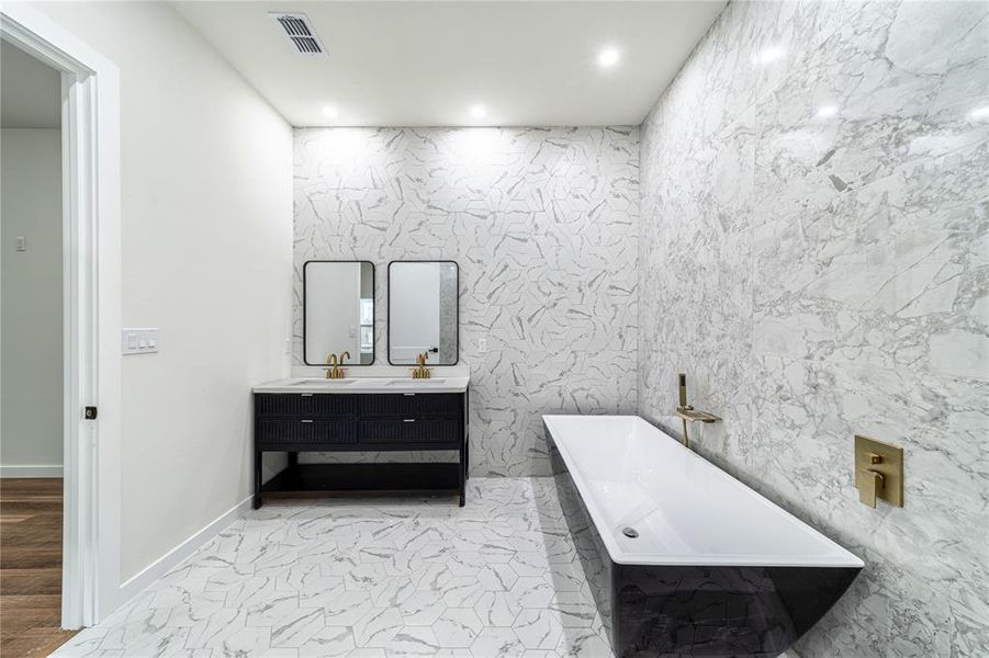 Furnished interior view inside a new home in , Dallas (Image 10).