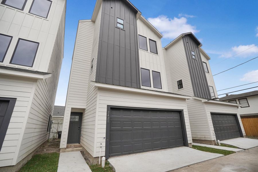 Front exterior of a new home in , Houston, TX, highlighting curb appeal (Image 2). Front exterior of a new home in , Houston, TX, highlighting curb appeal (Image 2).