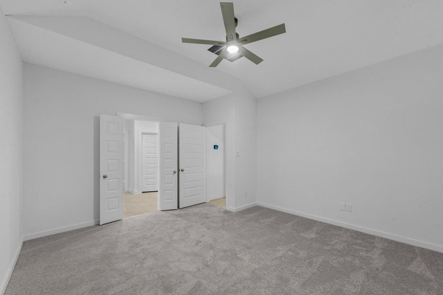 Spacious, unfurnished interior of a new home in Briarwood Crossing, Rosenberg (Image 24).