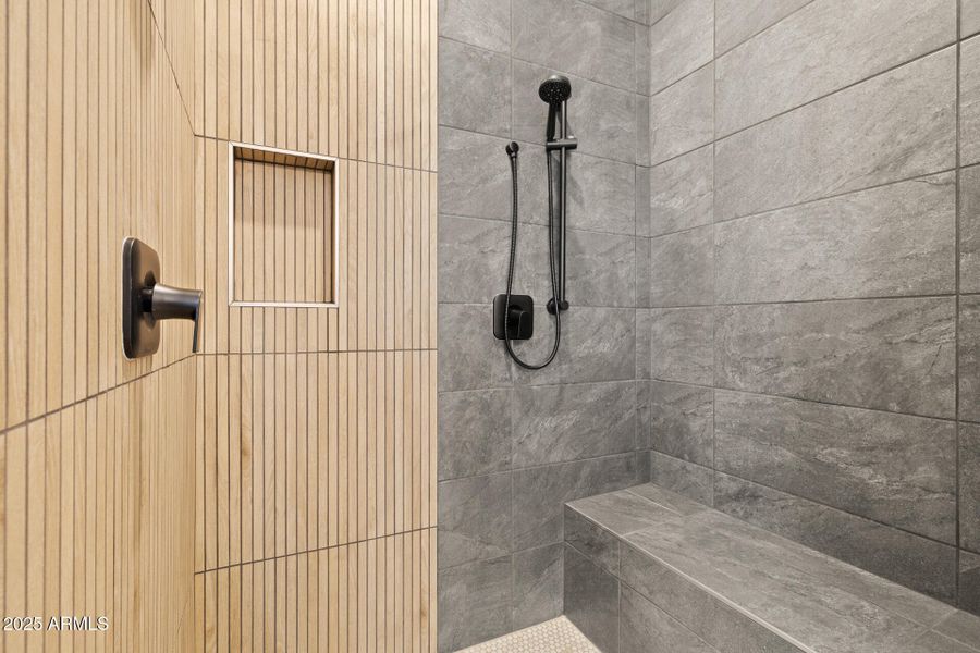 31)PRIMARY BATH DOWN