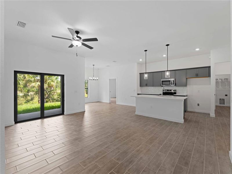 Kitchen/Livingroom Kitchen/Livingroom