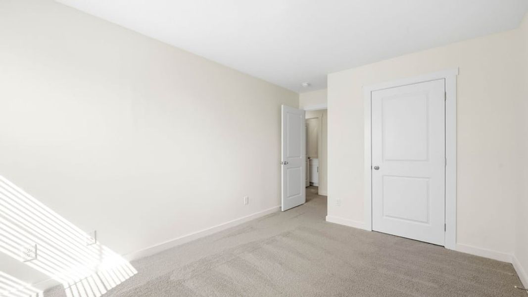 Spacious, unfurnished interior of a new home in Johnson Farms, Greeneville (Image 11).