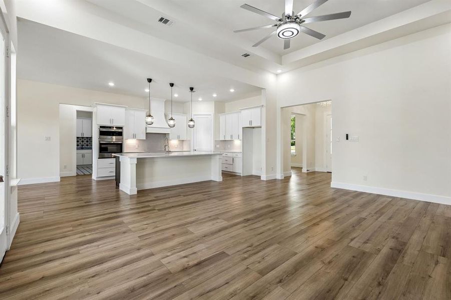 Spacious, unfurnished interior of a new home in , Rowlett (Image 28). Spacious, unfurnished interior of a new home in , Rowlett (Image 28).