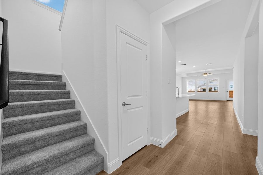 Spacious, unfurnished interior of a new home in Madero 50s, Fort Worth (Image 30).