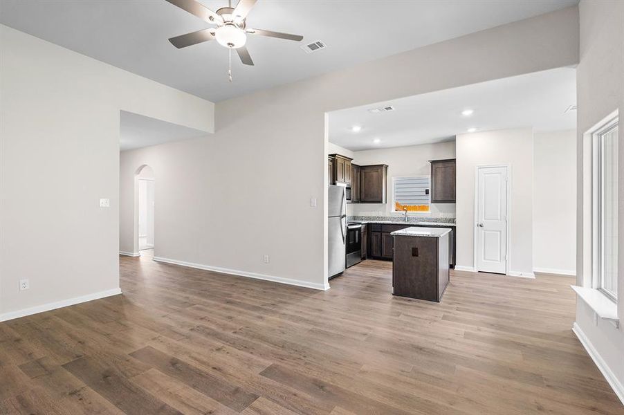 Spacious, unfurnished interior of a new home in College Park, Dallas (Image 18).