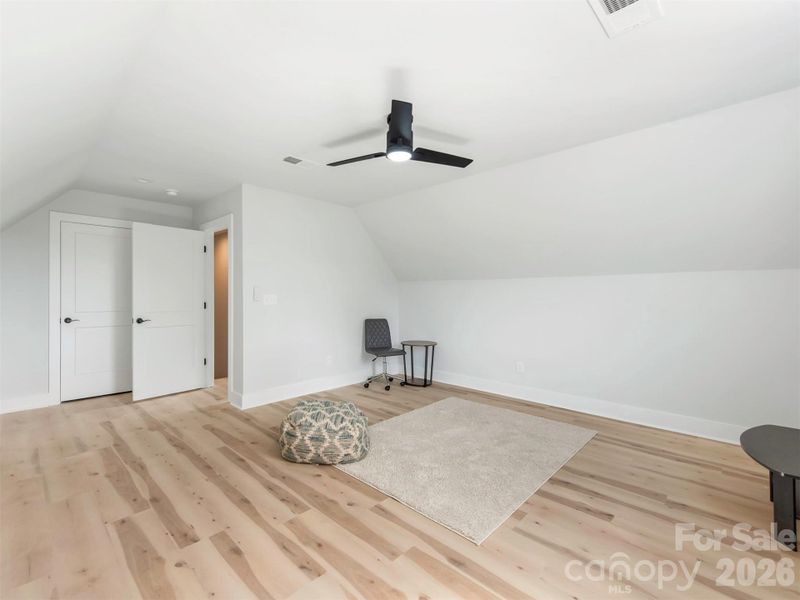 Spacious, unfurnished interior of a new home in , Stanfield (Image 36).