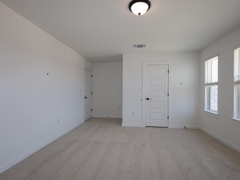 Spacious, unfurnished interior of a new home in Barksdale, Leander (Image 10).