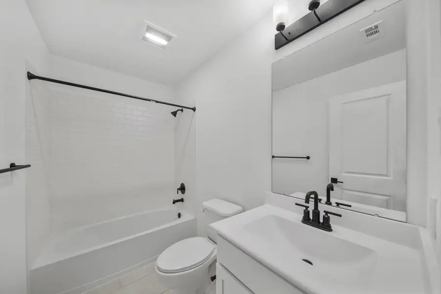 Hall bath 2 (*Photo not of actual home and used for illustration purposes only.)