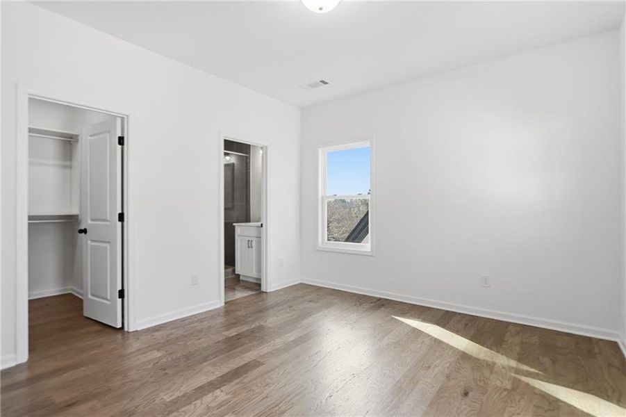 Spacious, unfurnished interior of a new home in , Roswell (Image 23).