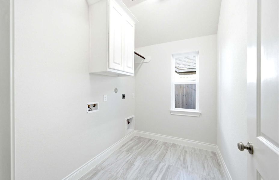 Spacious, unfurnished interior of a new home in The Highlands 55′, Porter (Image 34).
