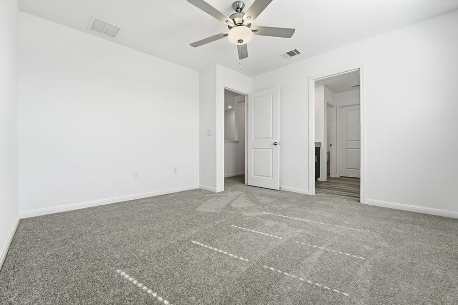 Spacious, unfurnished interior of a new home in Longview, Del Valle (Image 18).
