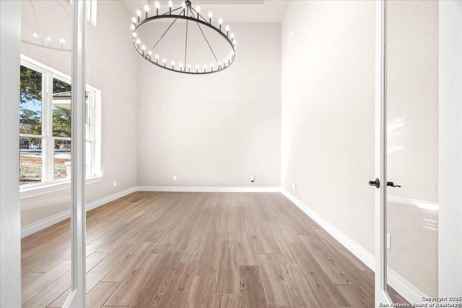 Spacious, unfurnished interior of a new home in , La Vernia (Image 23).