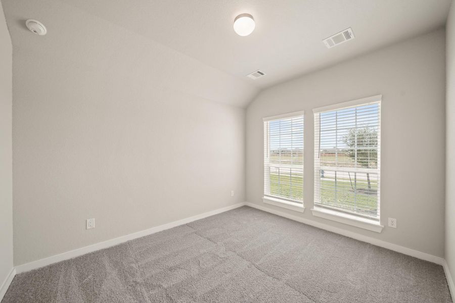 Spacious, unfurnished interior of a new home in Morton Creek Ranch, Katy (Image 10).