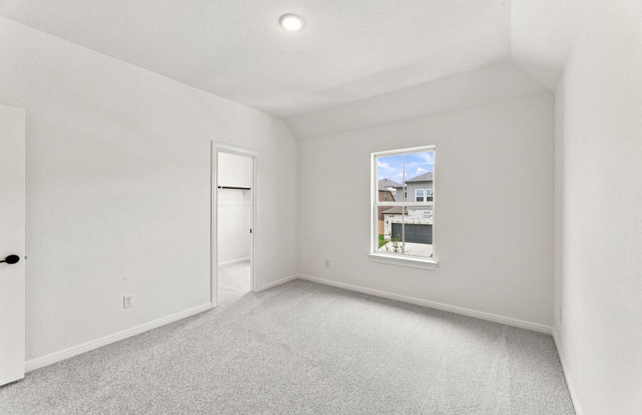 Spacious, unfurnished interior of a new home in Bluffview Reserve, Leander (Image 36).