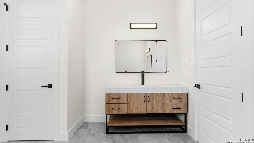 Spacious, unfurnished interior of a new home in , Blanco (Image 22).