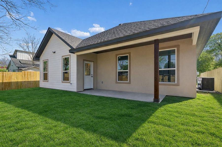 Exterior details and patio area of a home in , Dallas (Image 25).
