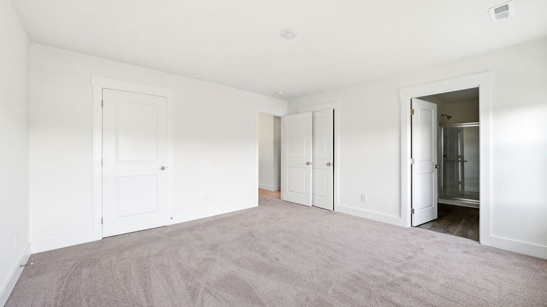 Spacious, unfurnished interior of a new home in Polo Fields, Kingsport (Image 27).