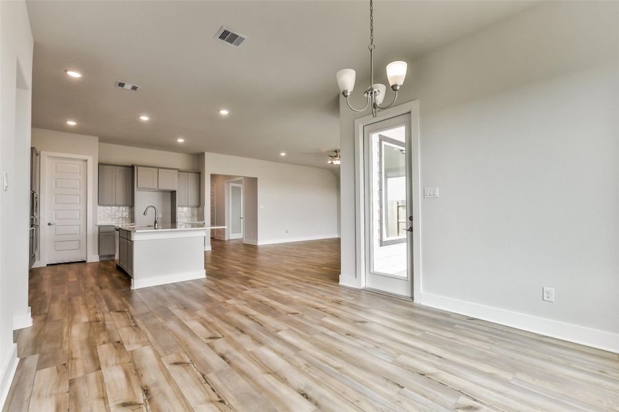 Spacious, unfurnished interior of a new home in , Texas City (Image 21).