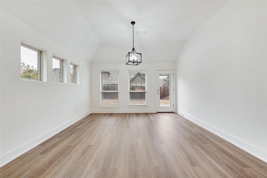 Spacious, unfurnished interior of a new home in , Sherman (Image 14).