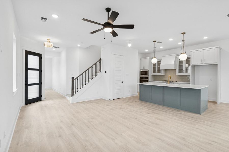 Spacious, unfurnished interior of a new home in Retreat at Oak Park, Houston (Image 24).