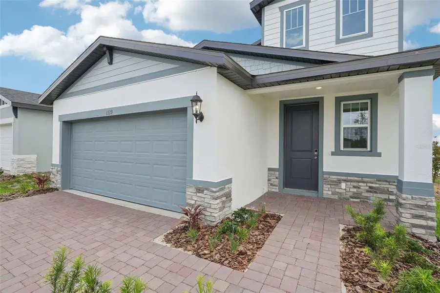 Exterior details and patio area of a home in Hamilton Bluff - Classic Series, Lake Hamilton (Image 3).