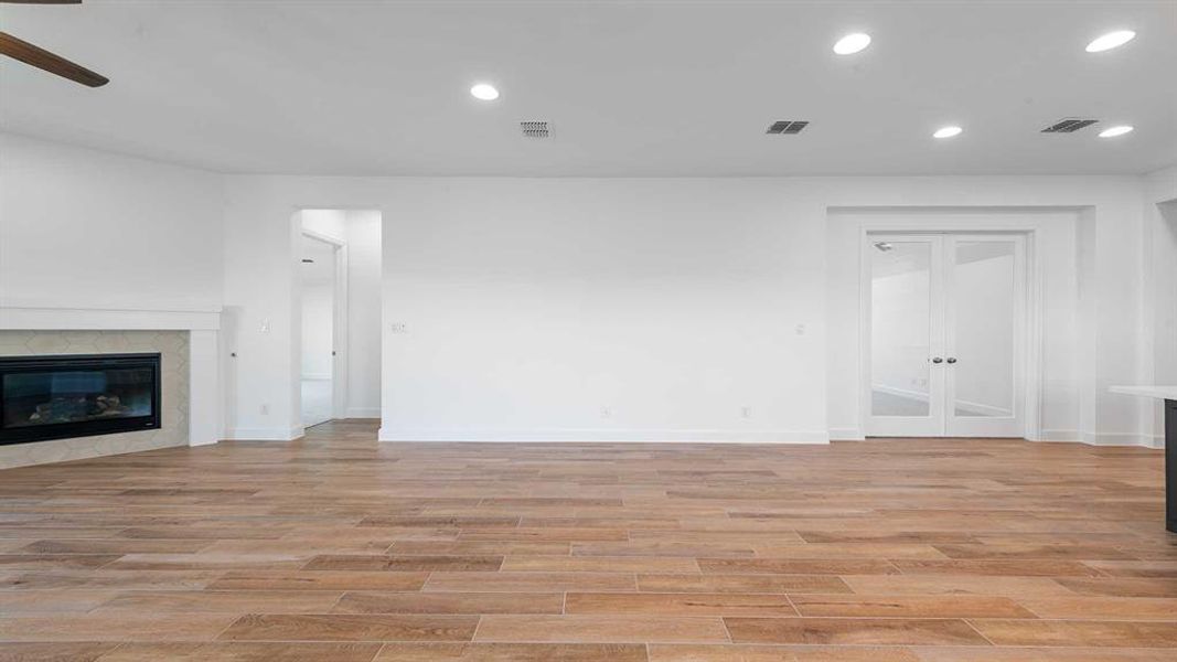 Spacious, unfurnished interior of a new home in Trinity Falls 50', McKinney (Image 11).