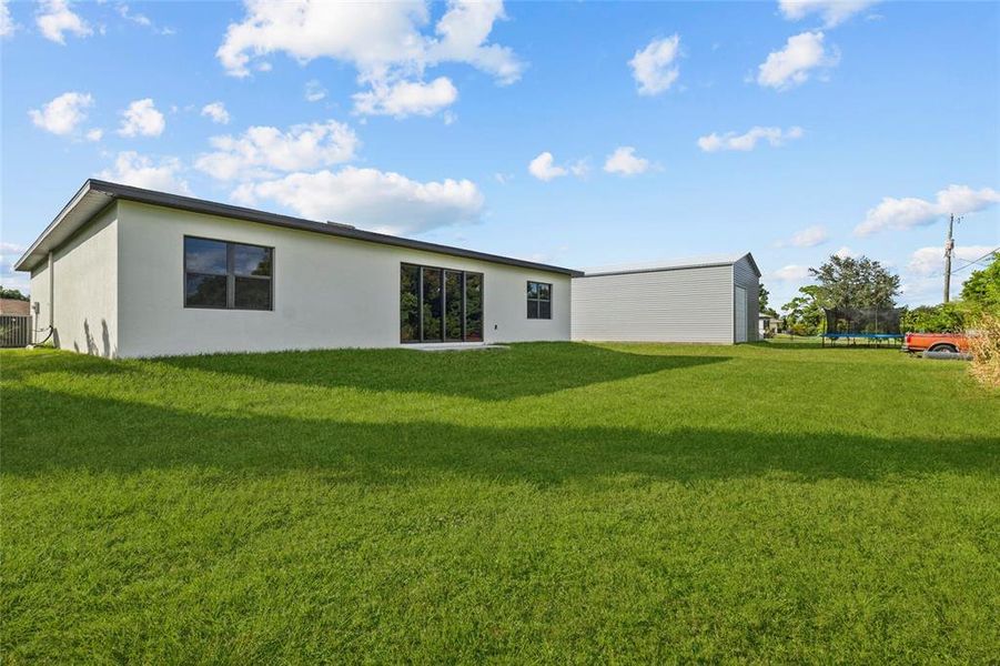 Exterior details and patio area of a home in , Punta Gorda (Image 1).