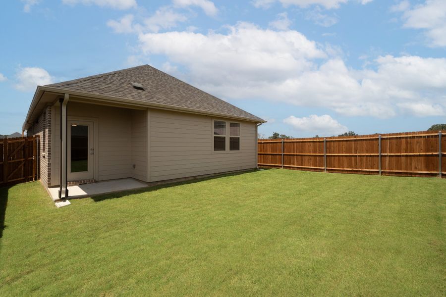 Exterior details and patio area of a home in Saratoga, Aubrey (Image 2).