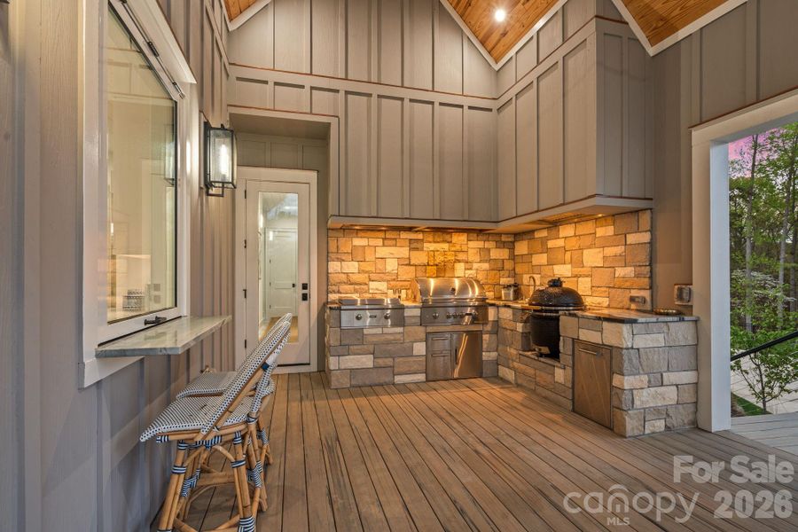 Community amenities in , Clover (Image 43).