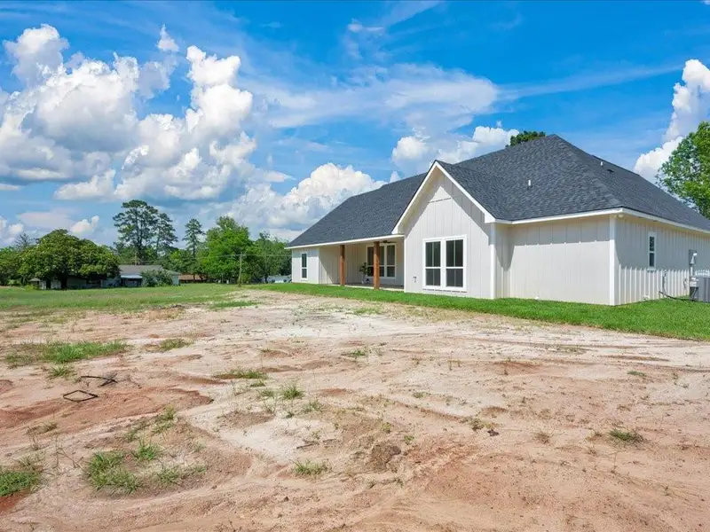 Exterior details and patio area of a home in , Lufkin (Image 3).
