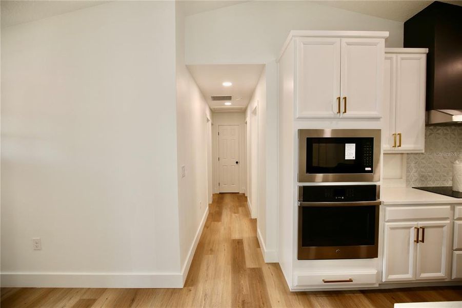 Furnished interior view inside a new home in , Orlando (Image 10).