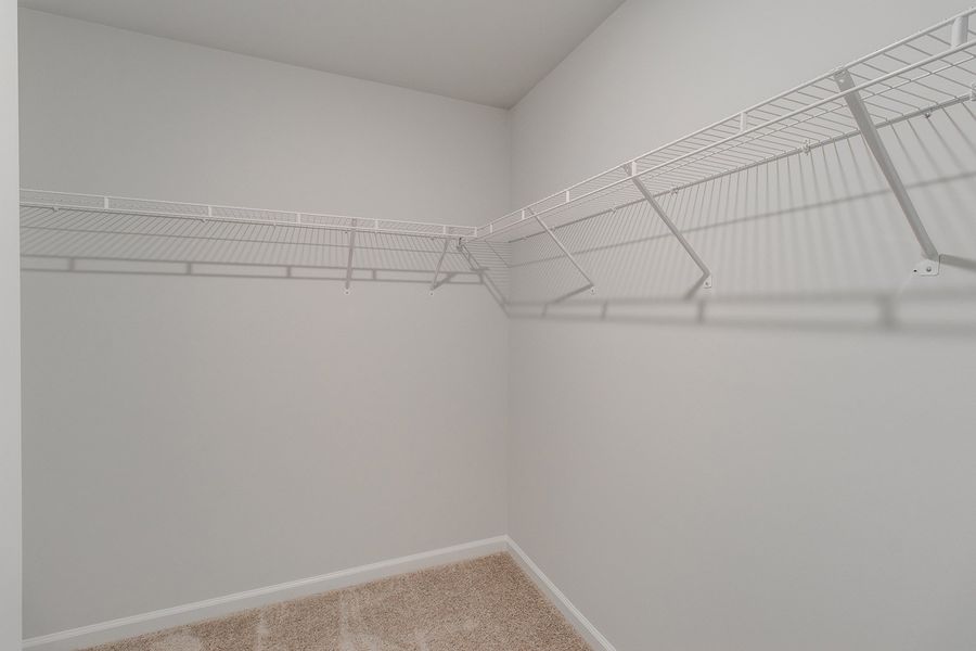 Spacious, unfurnished interior of a new home in Bluefield, Lexington (Image 22).