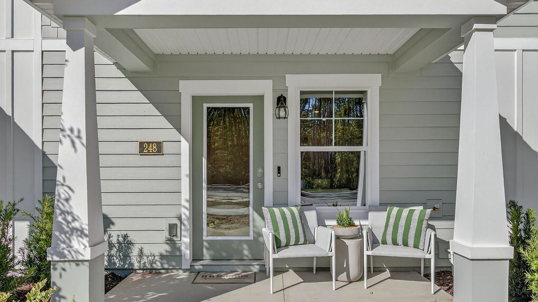 Representative exterior details of a home built from the BRADFORD by D.R. Horton in Liberty Cove, Yulee (Image 3).