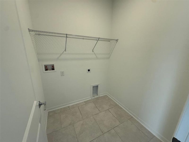 Spacious, unfurnished interior of a new home in , Edgewater (Image 11).