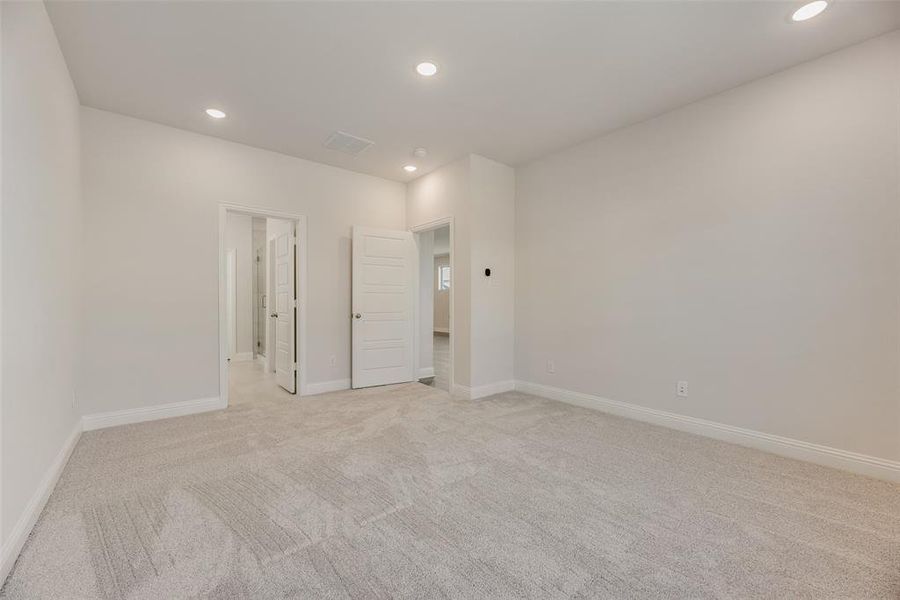 Spacious, unfurnished interior of a new home in Spiritas Ranch, Little Elm (Image 28).