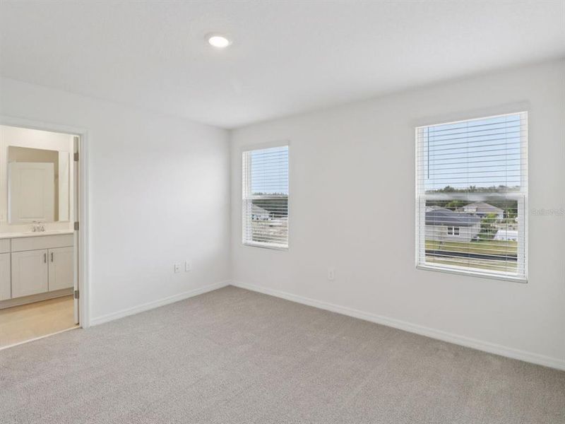 Spacious, unfurnished interior of a new home in , Lady Lake (Image 8).
