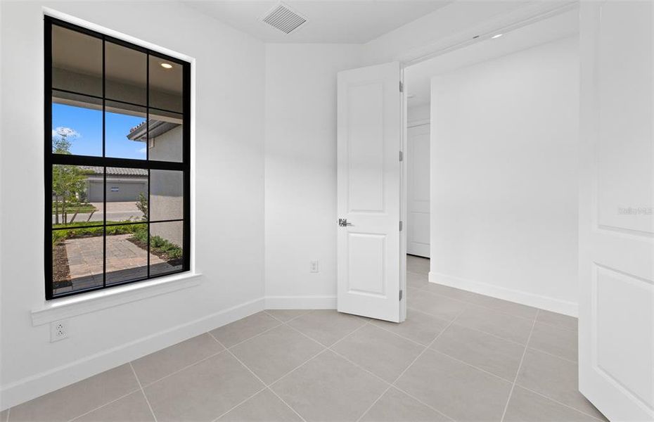 Spacious, unfurnished interior of a new home in Talon Preserve on Palmer Ranch, Nokomis (Image 25). Spacious, unfurnished interior of a new home in Talon Preserve on Palmer Ranch, Nokomis (Image 25).