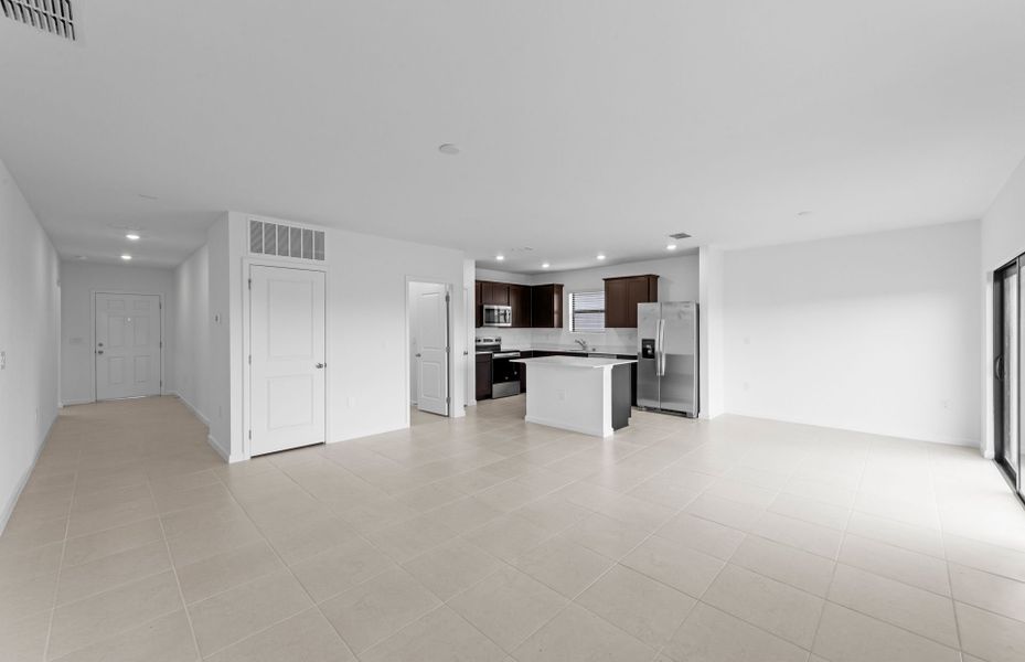 Spacious, unfurnished interior of a new home in Caloosa Cove, Labelle (Image 21).